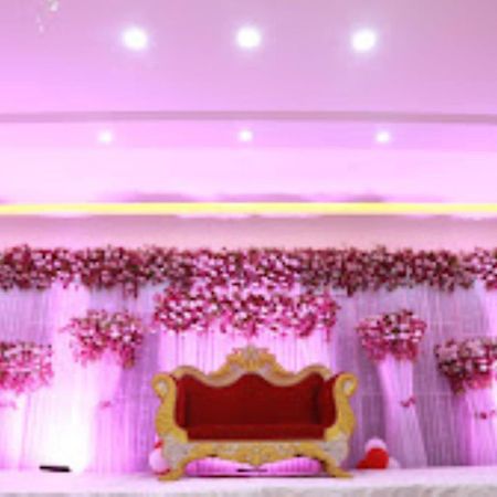 Guru Dev Palace Hotel & Lawn,Ayodhya Экстерьер фото
