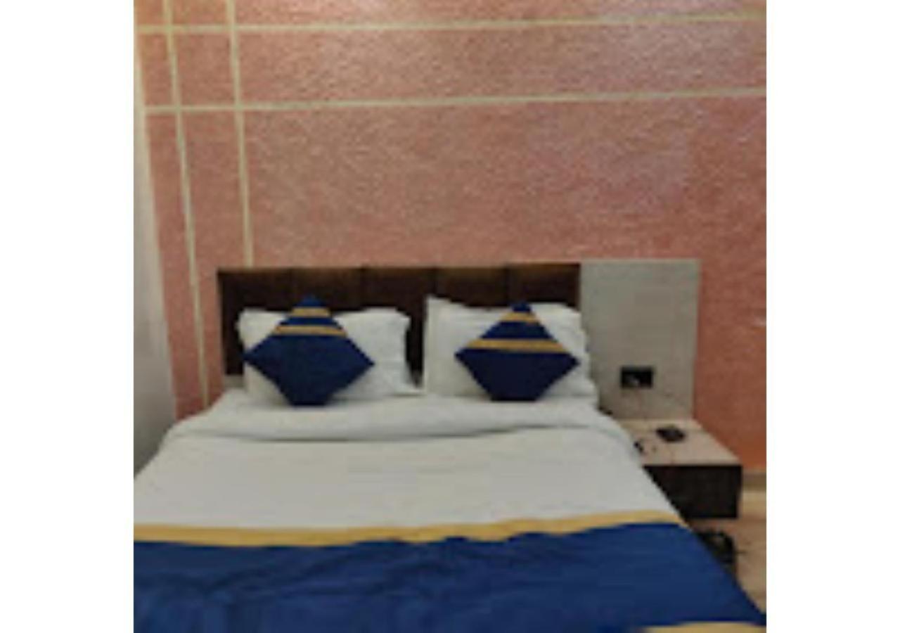 Guru Dev Palace Hotel & Lawn,Ayodhya Экстерьер фото