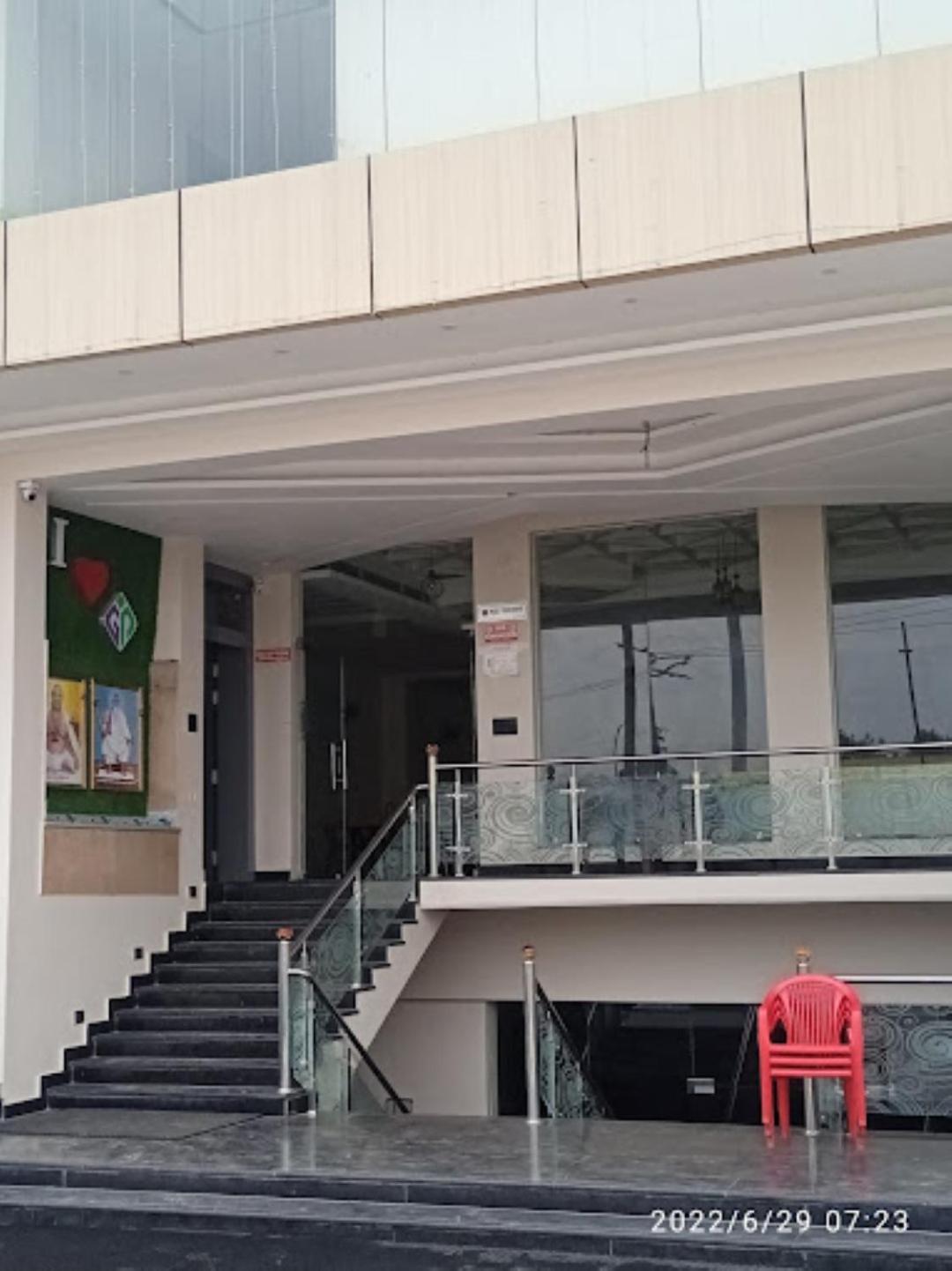 Guru Dev Palace Hotel & Lawn,Ayodhya Экстерьер фото