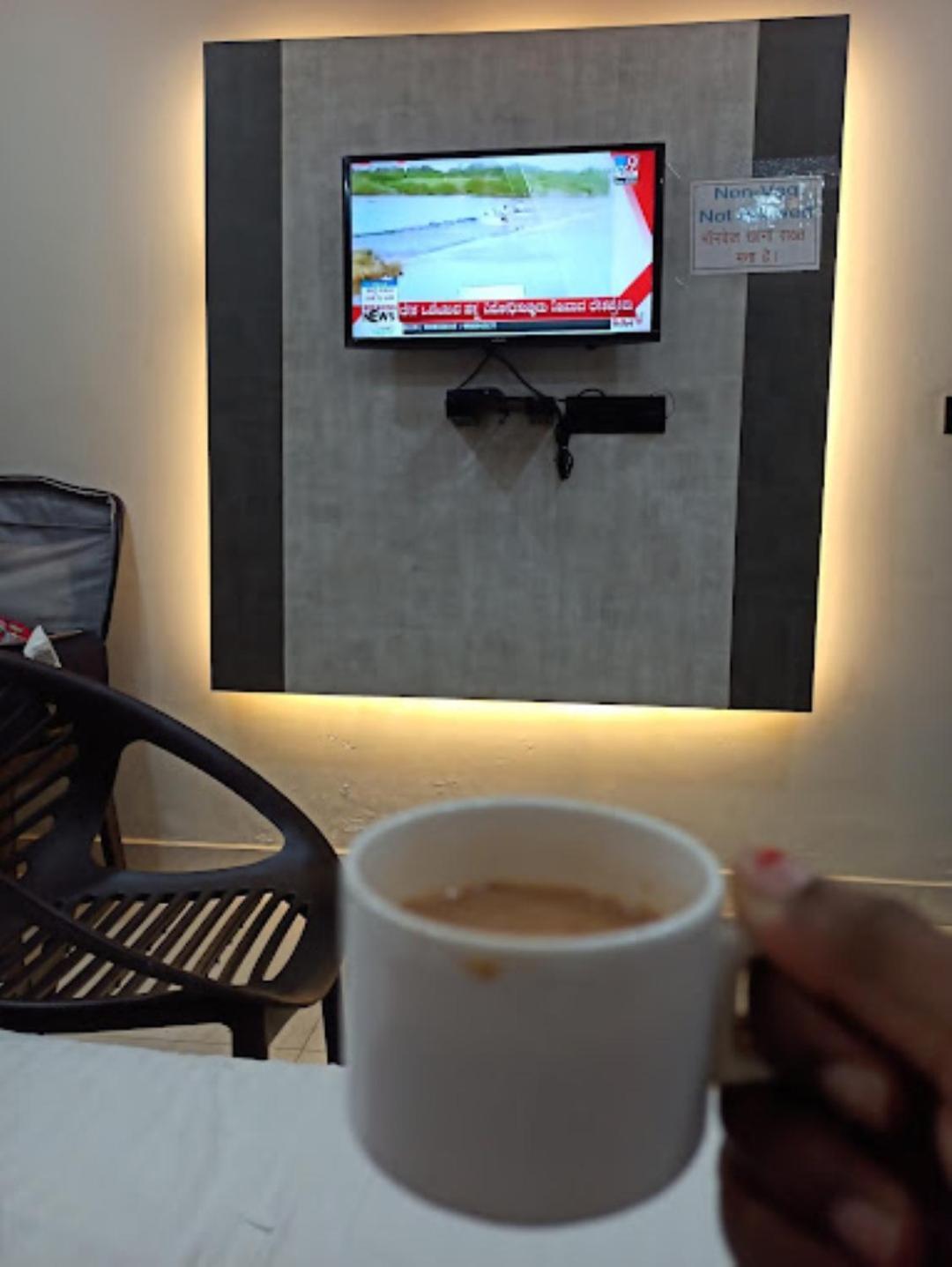 Guru Dev Palace Hotel & Lawn,Ayodhya Экстерьер фото
