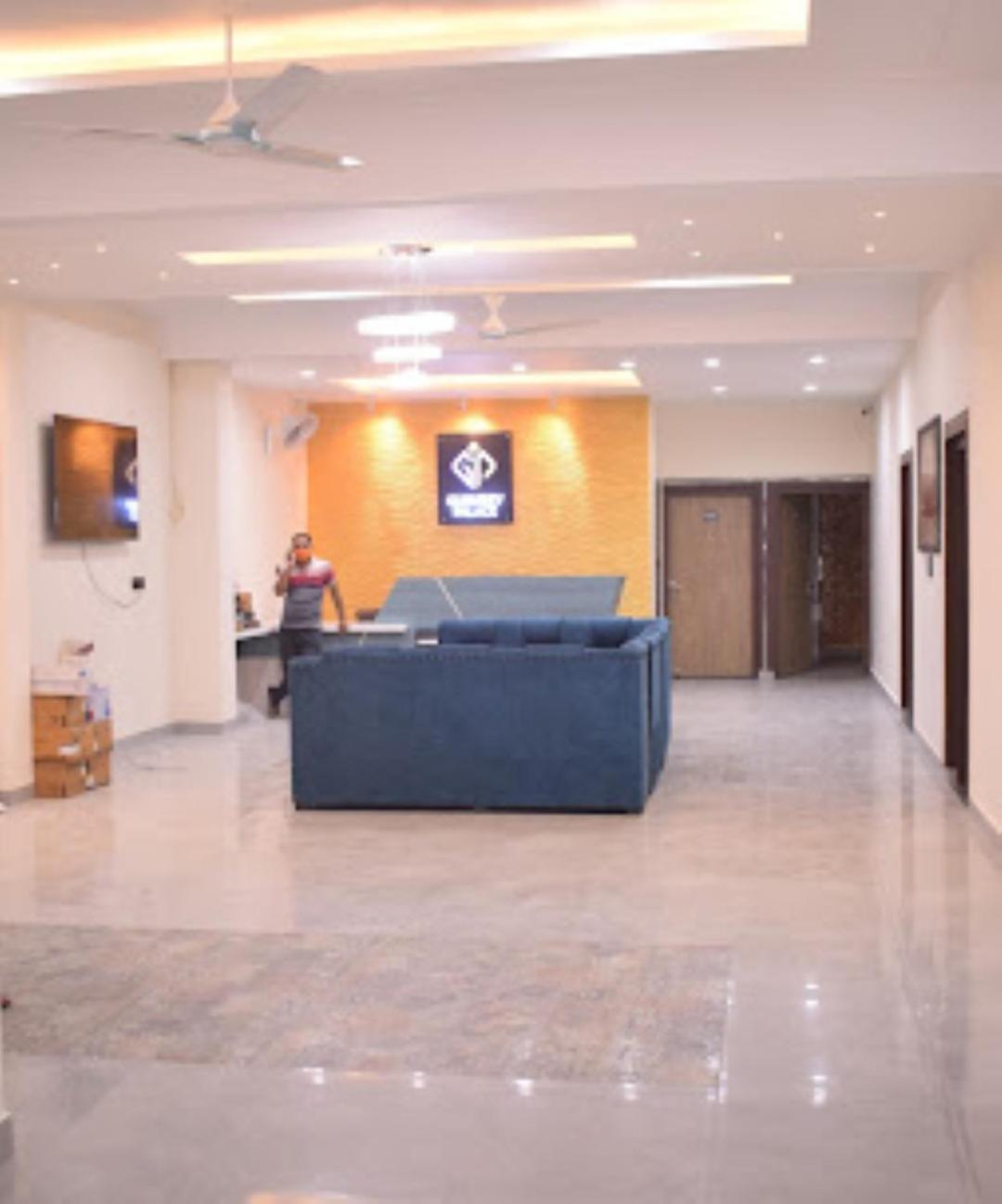 Guru Dev Palace Hotel & Lawn,Ayodhya Экстерьер фото