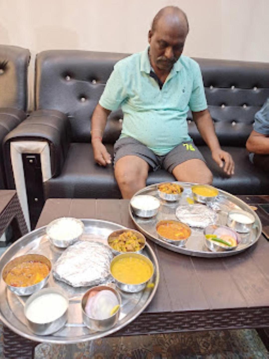 Guru Dev Palace Hotel & Lawn,Ayodhya Экстерьер фото