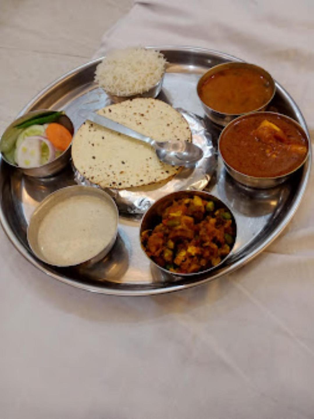 Guru Dev Palace Hotel & Lawn,Ayodhya Экстерьер фото